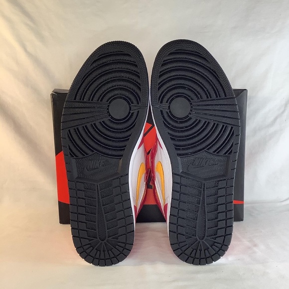 Air Jordan 1 Retro High OG ‘Light Fusion Red’ - Picture 8 of 8